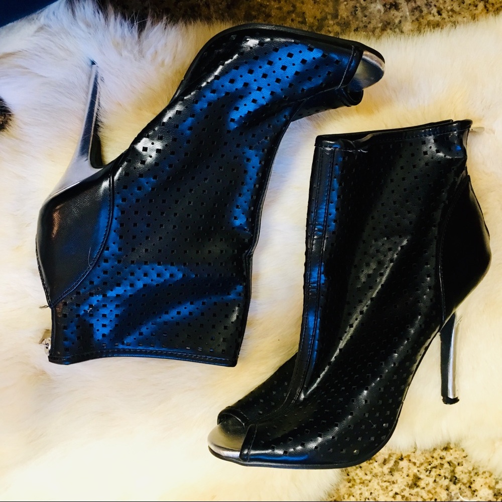 Paper Fox Black / Silver Heels (9)
